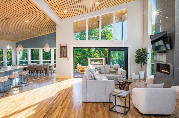 TV connectée, cheminée, jeux vidéo