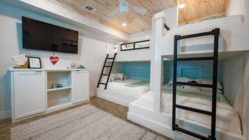 4 bedrooms, iron/ironing board, free WiFi, bed sheets