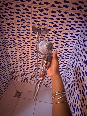 مناشف، صابون، ورق حمّام