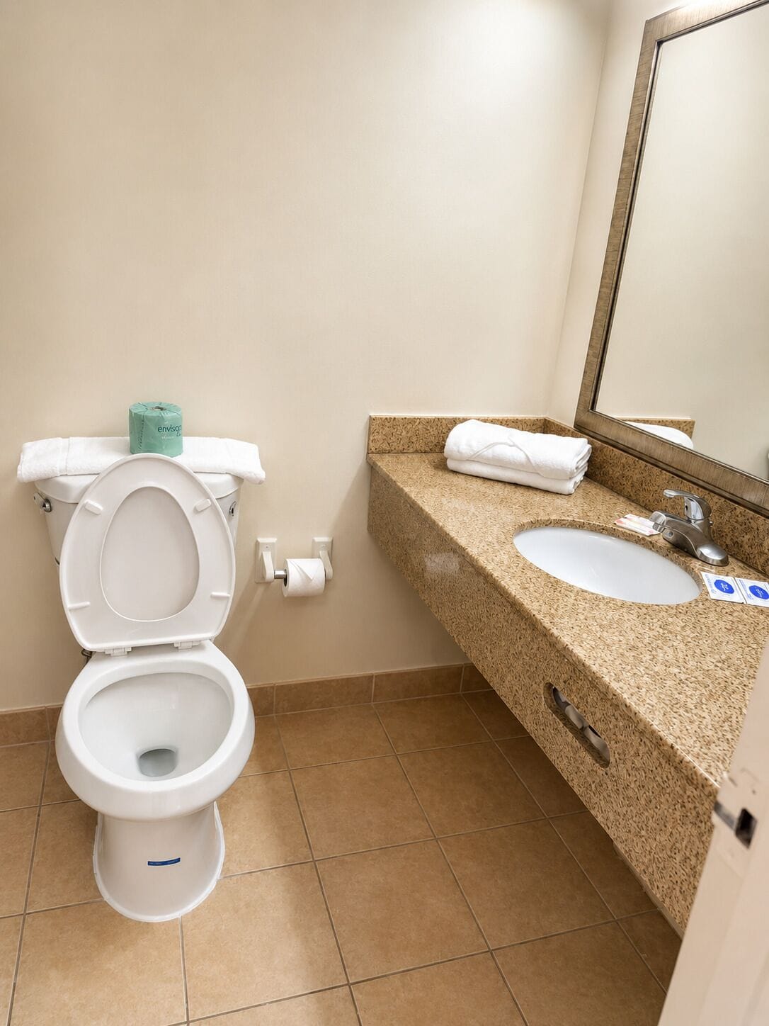 Combined shower/bathtub, towels, soap, shampoo