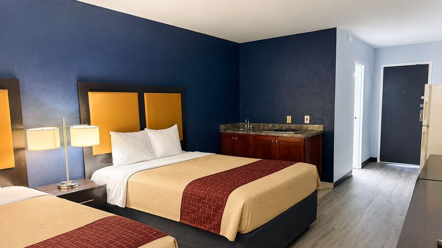 COUNTRY HOST INN