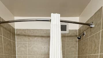 Combined shower/tub, towels, soap, shampoo