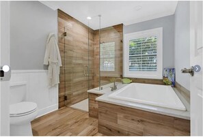 Shower, jetted bath, hair dryer, towels