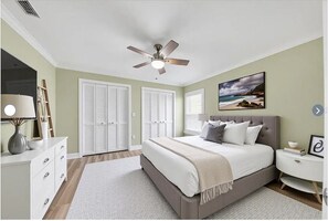 4 bedrooms, iron/ironing board, WiFi, bed sheets