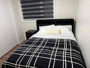 3 عدّة غرف نوم وواي فاي وملاءات أسرّة