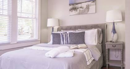 Stylish Downtown Greenville Apartment
1 Block Off Main Street