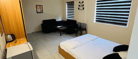 Deluxe Room | Desk, laptop workspace, iron/ironing board, free WiFi