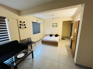 Deluxe Room | Desk, laptop workspace, iron/ironing board, free WiFi - Regal Suites (Thiruvananthapuram)