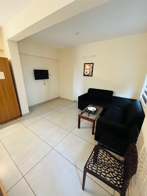 Deluxe Room | Living area