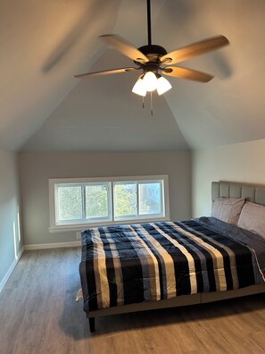 2 slaapkamers, een strijkplank/strijkijzer, wifi, beddengoed