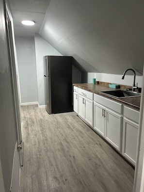 Private kitchen - Peaceful 2-bedroom apartment in University District (Buffalo)