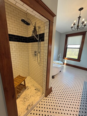 Dusche, Haartrockner, Bidet, Handtücher