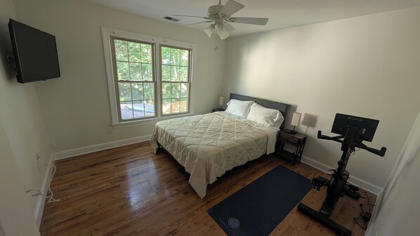 5 bedrooms, iron/ironing board, Internet, bed sheets