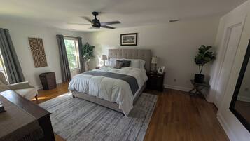5 bedrooms, iron/ironing board, internet, bed sheets