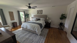 5 habitaciones, tabla de planchar con plancha, internet y ropa de cama