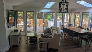 TV, fireplace