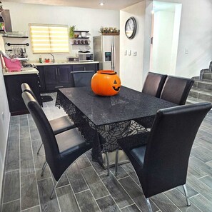 Dining - Vane's House 5 minutes from the Consulate (Juárez)