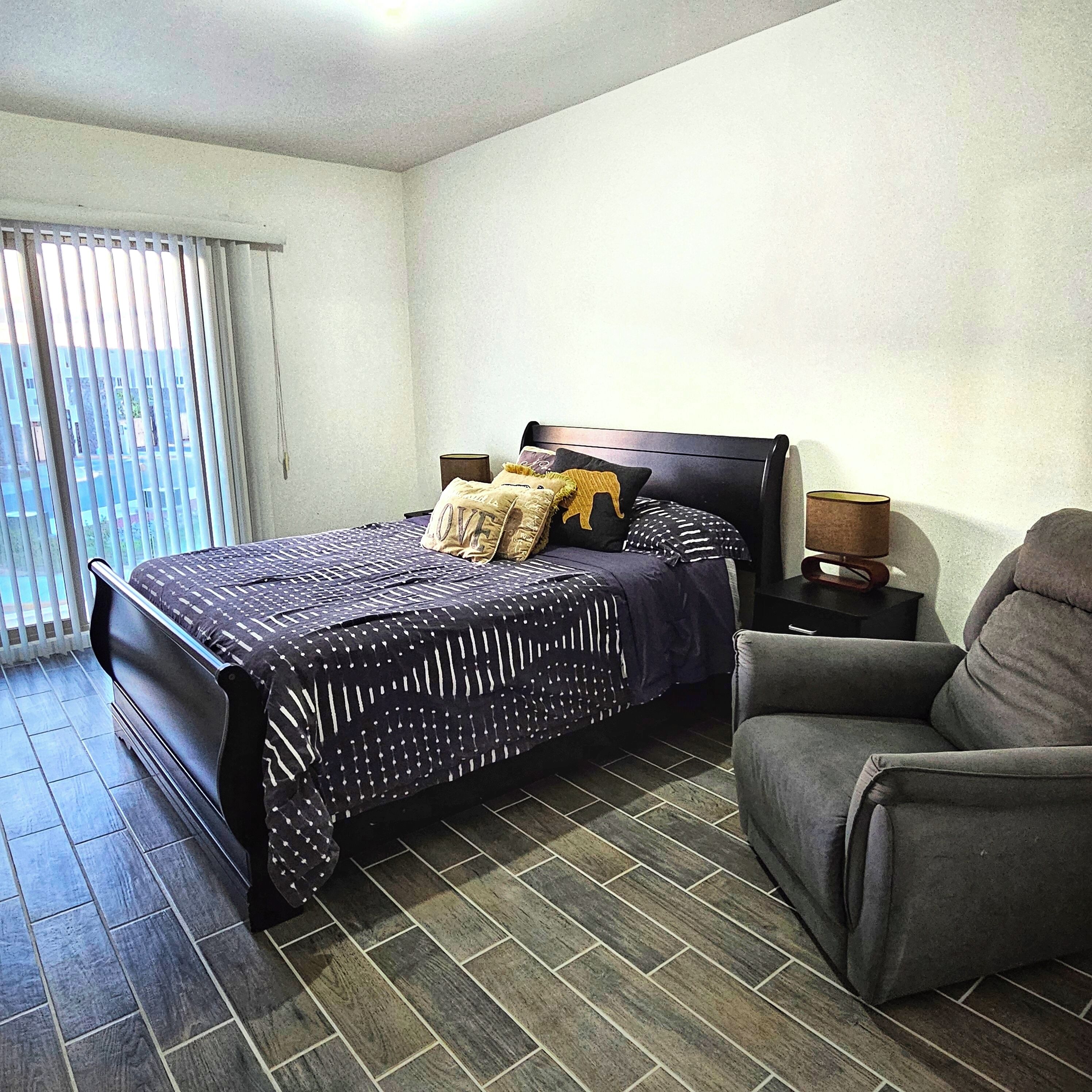 3 Schlafzimmer, Schreibtisch, Bügeleisen/Bügelbrett, Reisekinderbett