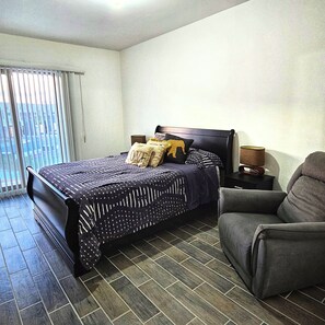 3 bedrooms, desk, iron/ironing board, travel crib - Vane's House 5 minutes from the Consulate (Juárez)