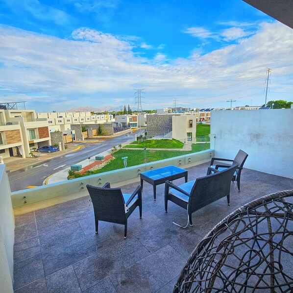 Outdoor dining - Vane's House 5 minutes from the Consulate (Juárez)