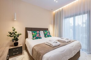 4 bedrooms, iron/ironing board, WiFi, bed sheets