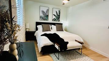 1 slaapkamer, een strijkplank/strijkijzer, wifi, beddengoed