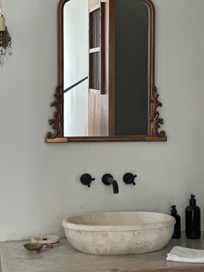 Shower, hair dryer, towels, soap - Merida, Chablekal casa Gaviota a magical place a few blocks from the island. (Mérida)