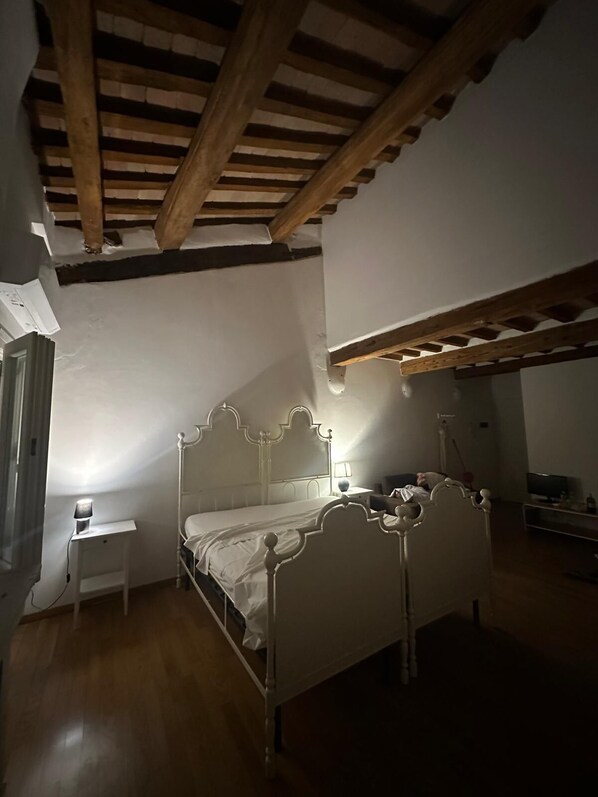 1 camera, accesso a Internet, lenzuola