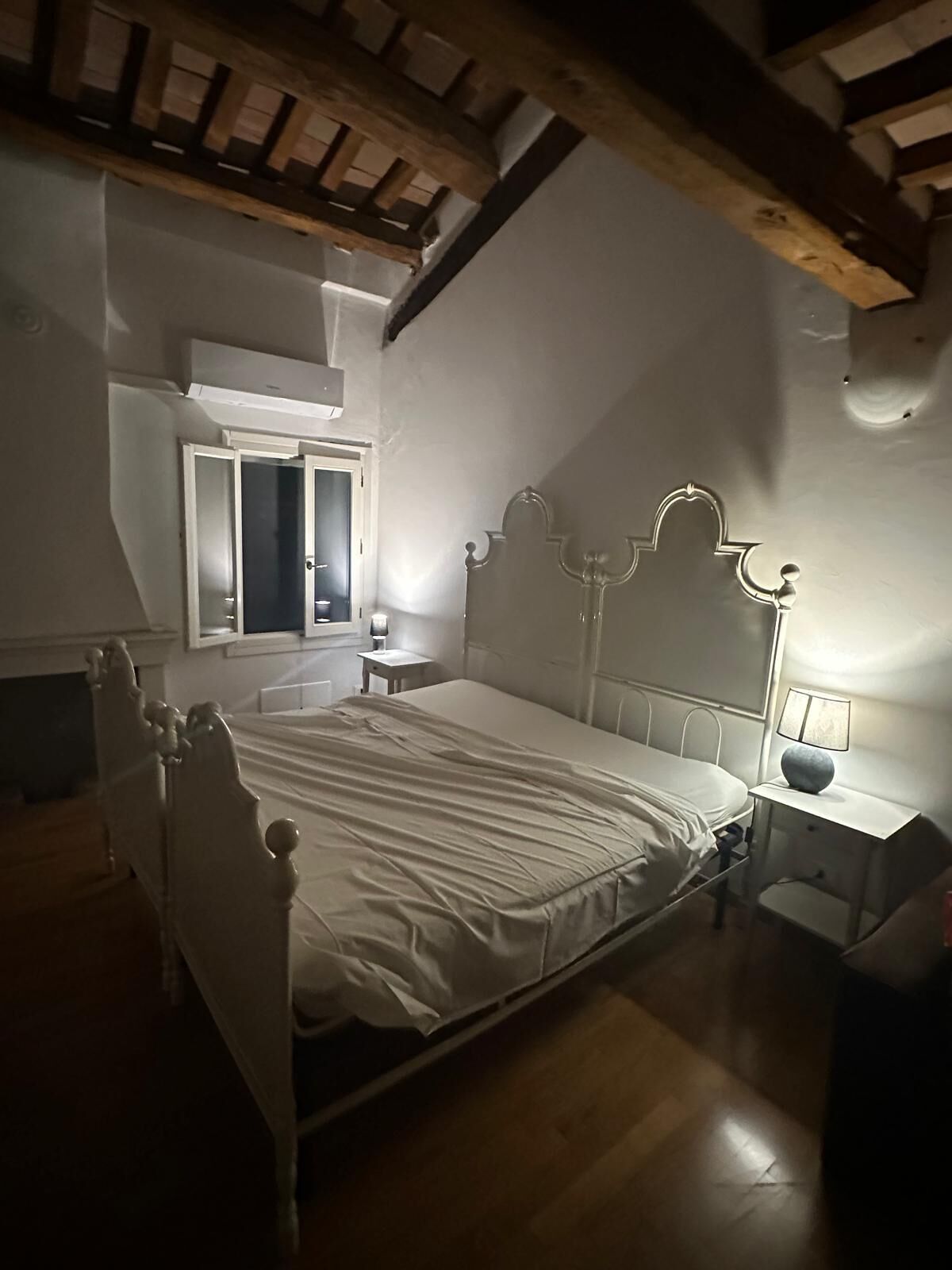 1 多间卧室、上网接入、床单