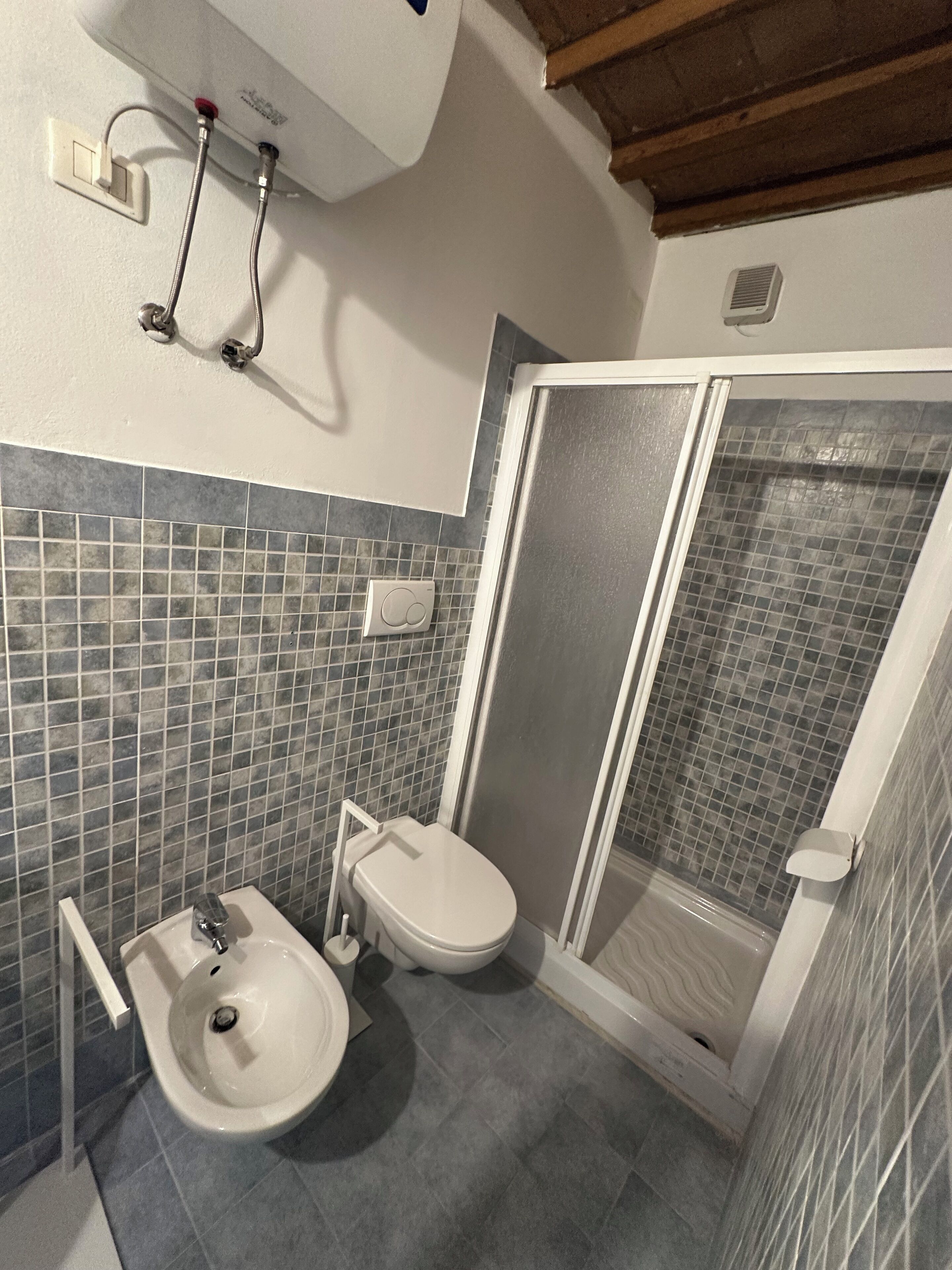 淋浴设施、吹风机、 坐浴桶、毛巾