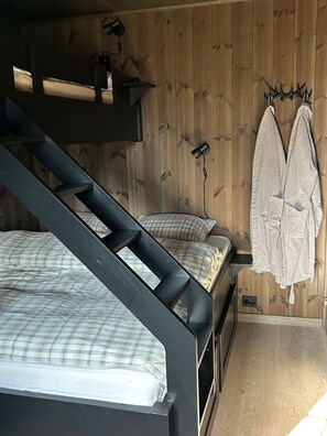 4 sovrum, strykjärn/strykbräda, wi-fi och sängkläder