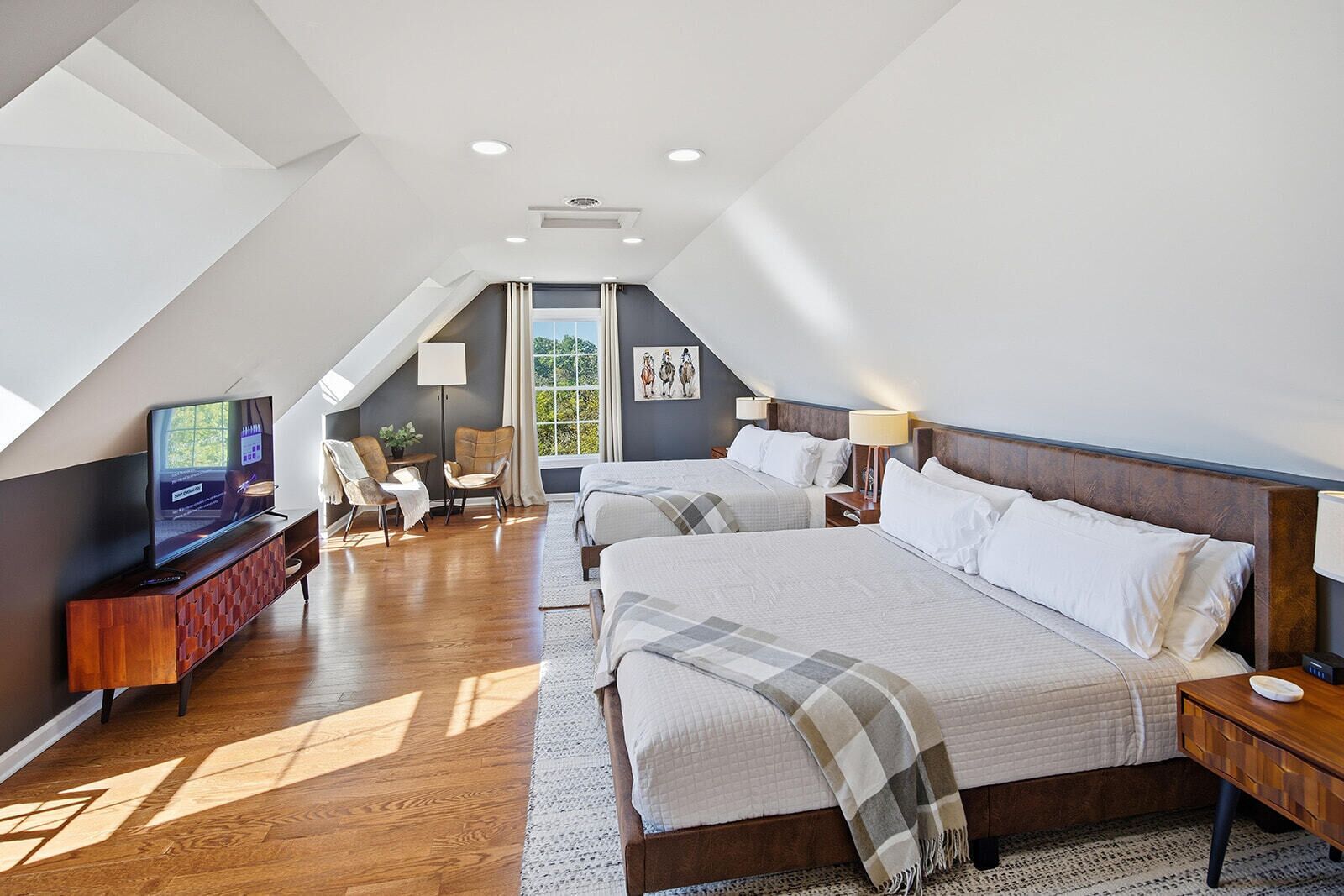 5 habitaciones, tabla de planchar con plancha y wifi gratis 