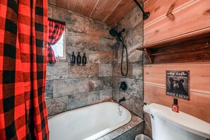 Douche, sĂšche-cheveux, serviettes fournies