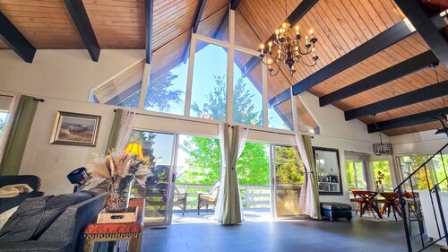 Family Pet Friendly A-frame Cabin AC + Heat + Hot Tub + Playground + Game Room