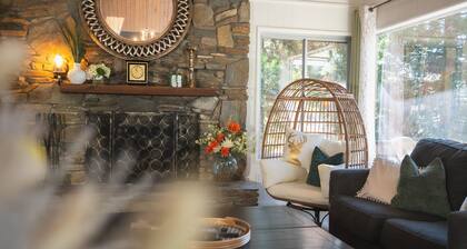 Family Pet Friendly A-frame Cabin AC + Heat + Hot Tub + Playground + Game Room