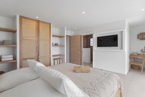 3 bedrooms, iron/ironing board, internet, bed sheets