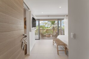 3 bedrooms, iron/ironing board, internet, bed sheets