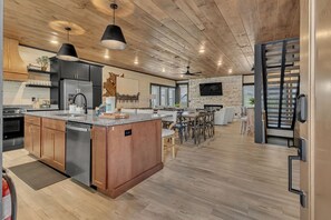 Mikrowelle, Ofen, Herdplatte, Geschirrspüler