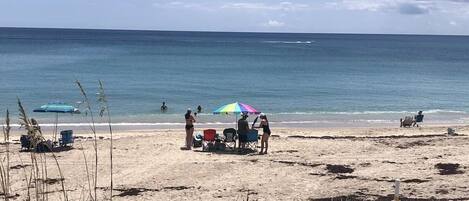 كراسي للتشمس، مناشف للشاطئ