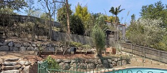 Spacious Family Retreat with Pool/Pet friendly