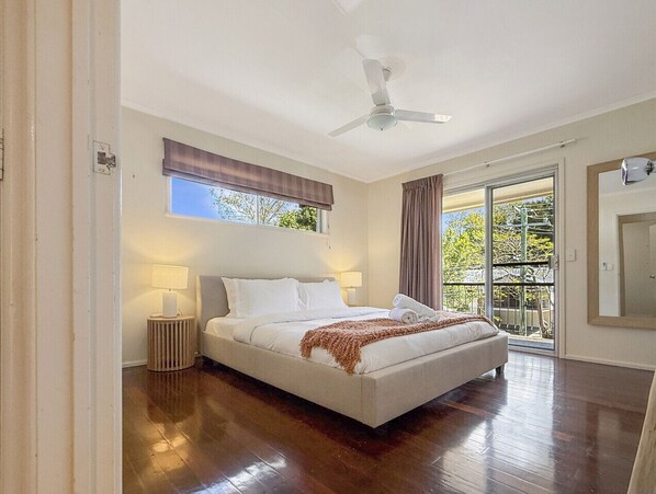 5 dormitoris, escriptori, planxa i posts de planxar i wifi 