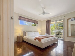 5 dormitorios, escritorio, tabla de planchar con plancha y wifi