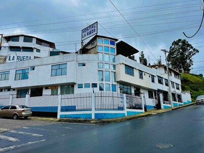 Hostal y Complejo Turistico La Rueda