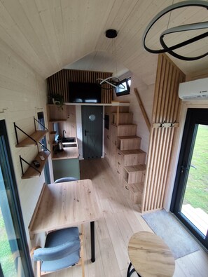 المنشأة من الداخل