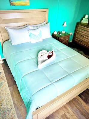 2 bedrooms, desk, iron/ironing board, travel crib