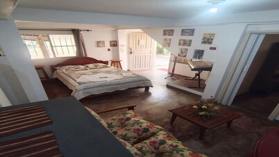 Accommodation in the center of Rio das Flores / 3 Beds / Air conditioning / Garage / Netflix