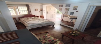 Accommodation in the center of Rio das Flores / 3 Beds / Air conditioning / Garage / Netflix
