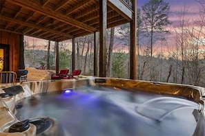 Outdoor spa tub - Great Getaway Lodge: Large Family sized cabin with expansive outdoor space. (Blue Ridge)