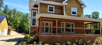 Détente en pleine nature dans maison familiale avec piscine et table de pingpong