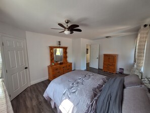 4 bedrooms, WiFi, bed sheets